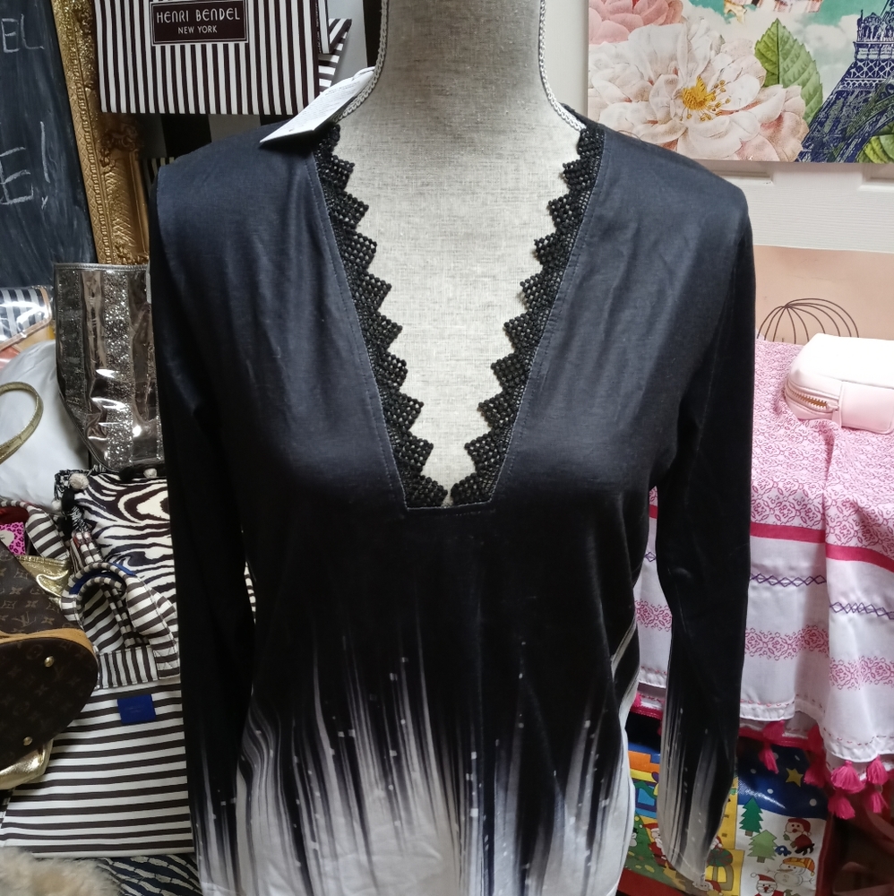 ⭐Black and White Drip brand new top size Small⭐